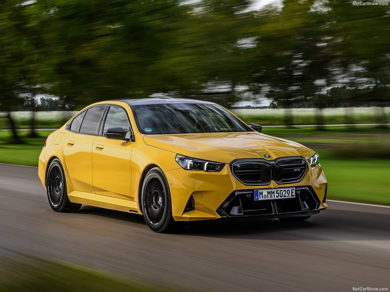 2025 - BMW M5 SEDAN SPEED YELLOW, foto 15