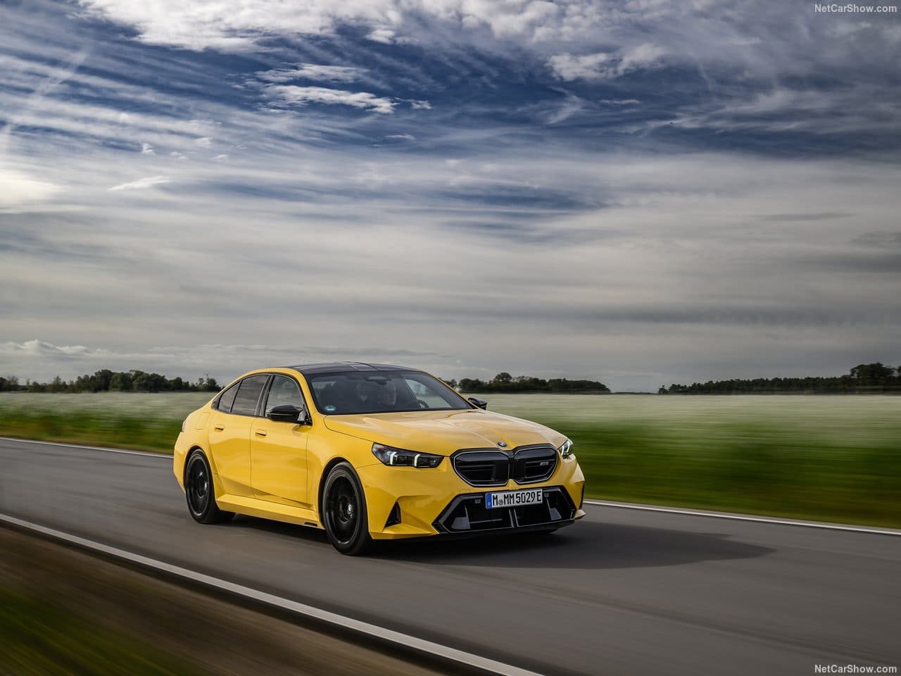 2025 - BMW M5 SEDAN SPEED YELLOW, foto 17
