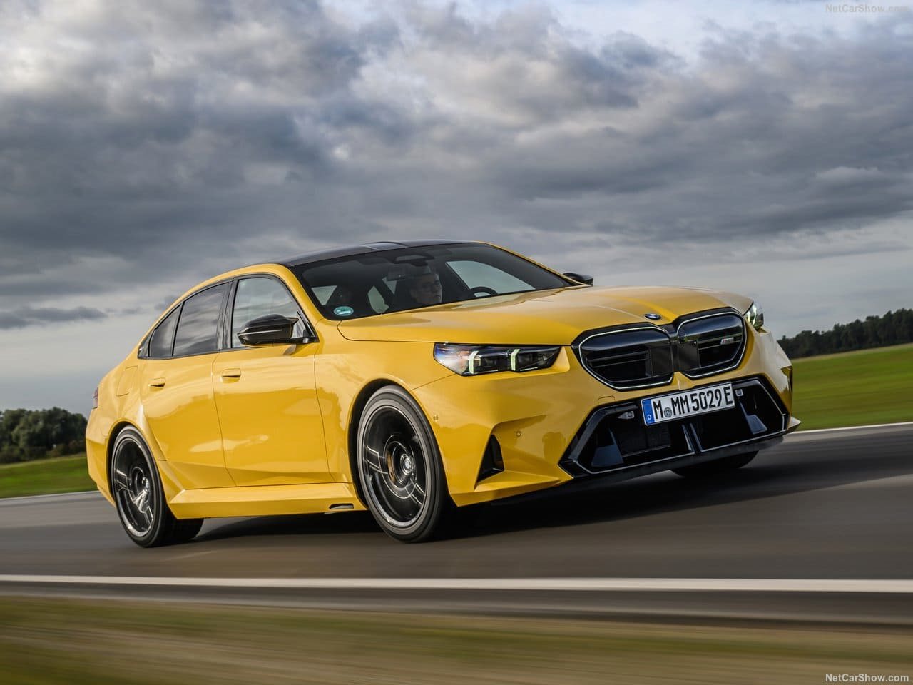 2025 - BMW M5 SEDAN SPEED YELLOW, foto 18