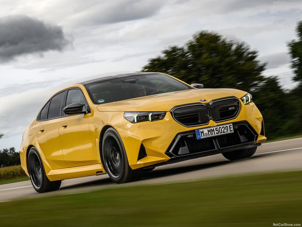 2025 - BMW M5 SEDAN SPEED YELLOW, foto 19