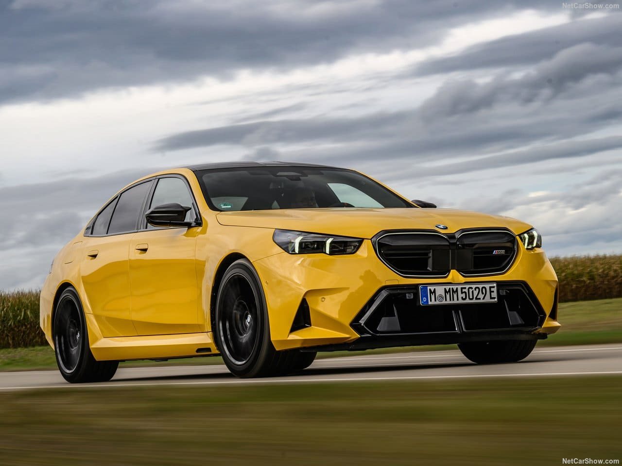 2025 - BMW M5 SEDAN SPEED YELLOW, foto 21