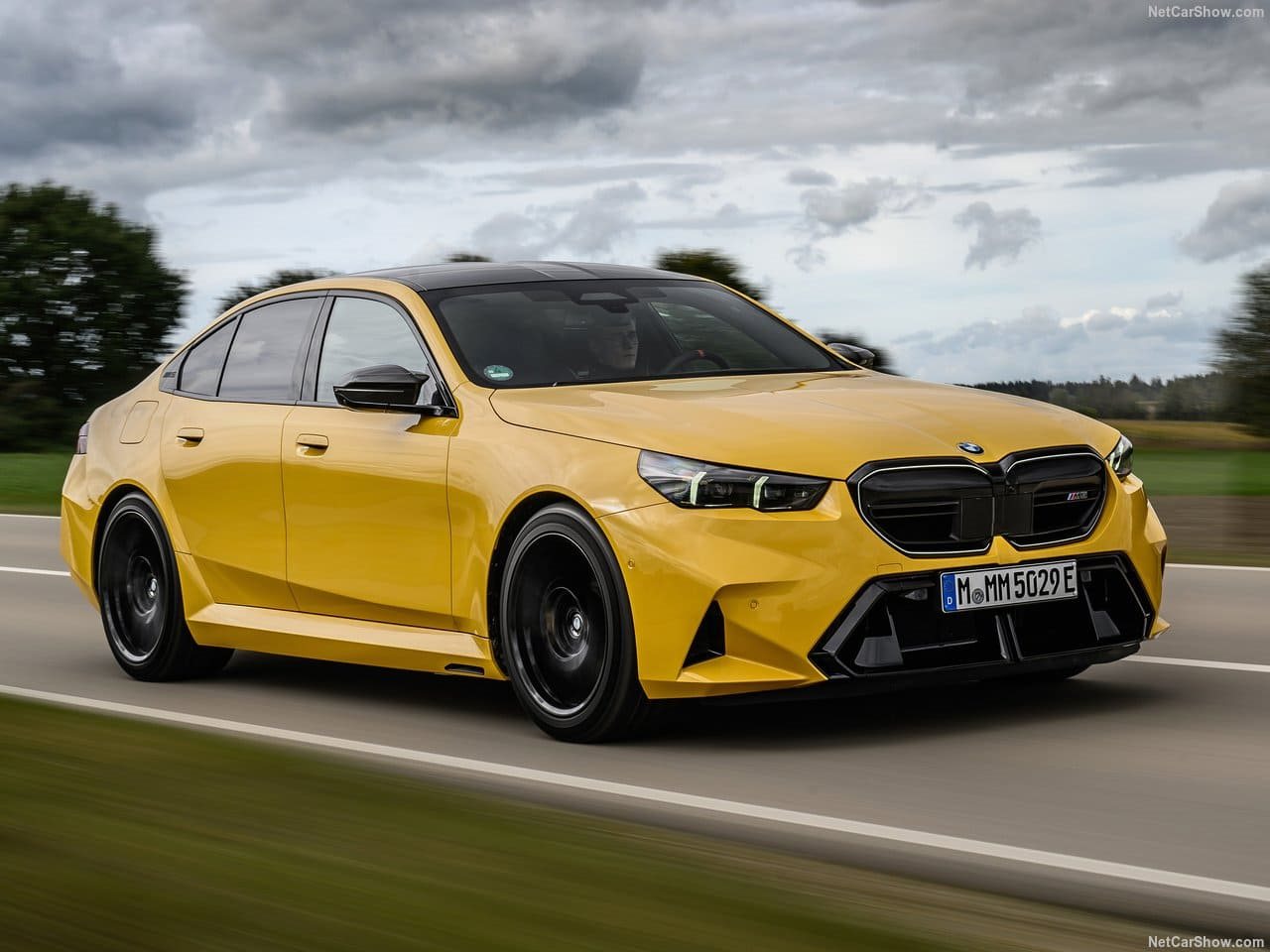 2025 - BMW M5 SEDAN SPEED YELLOW, foto 22