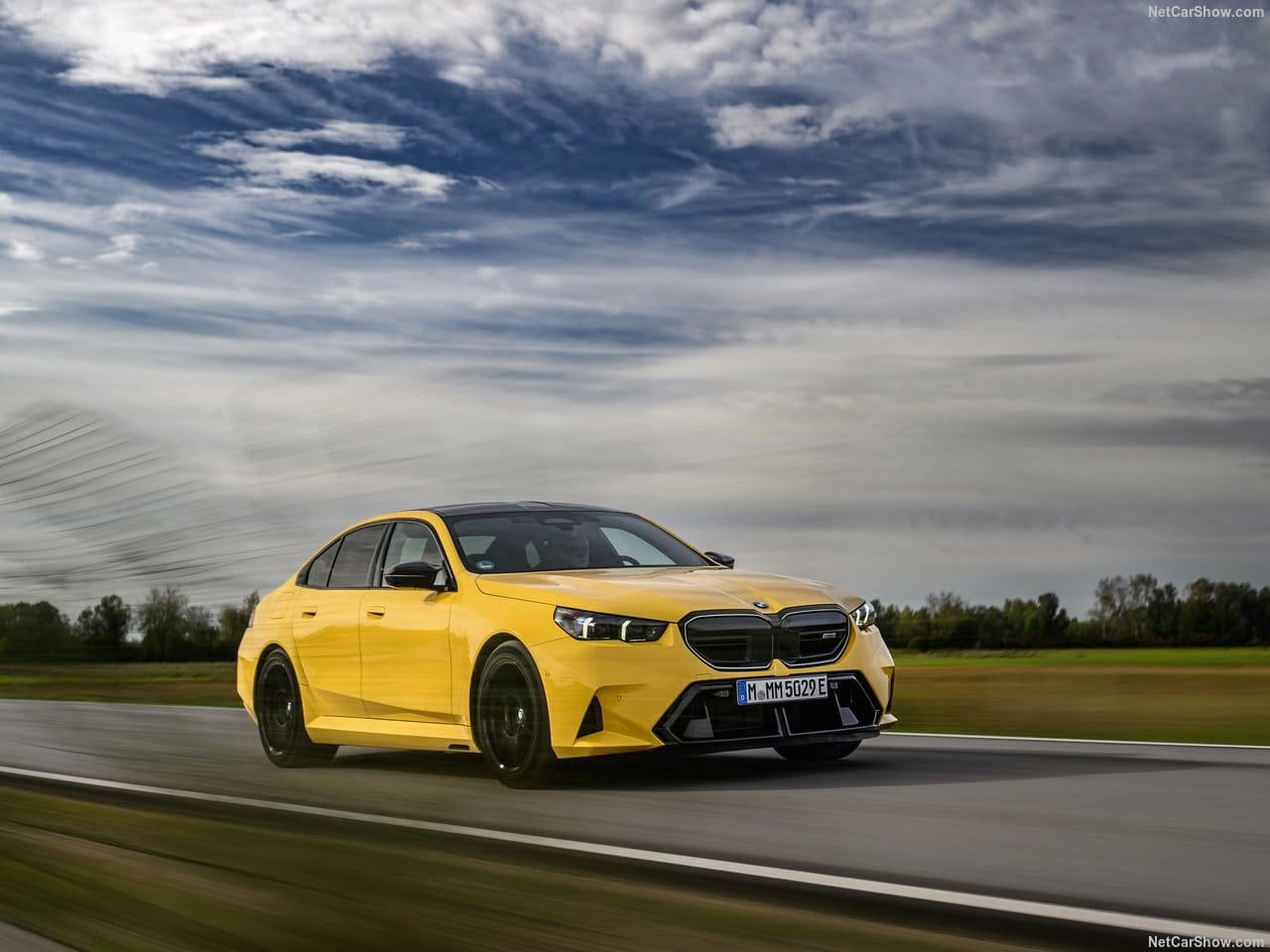 2025 - BMW M5 SEDAN SPEED YELLOW, foto 23