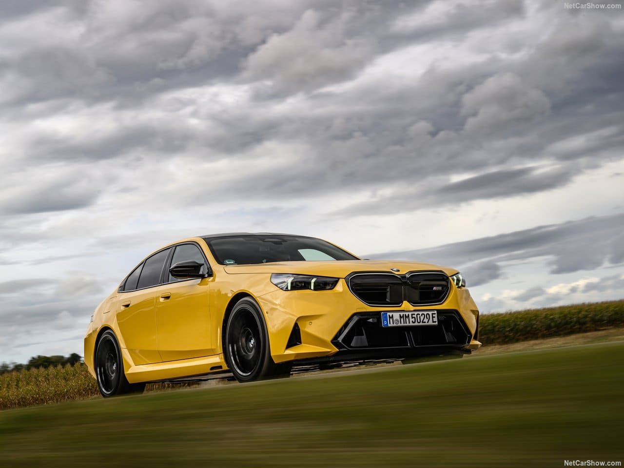2025 - BMW M5 SEDAN SPEED YELLOW, foto 24