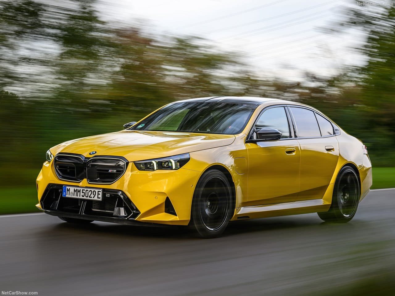 2025 - BMW M5 SEDAN SPEED YELLOW, foto 26