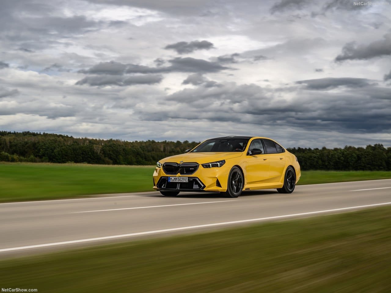 2025 - BMW M5 SEDAN SPEED YELLOW, foto 27