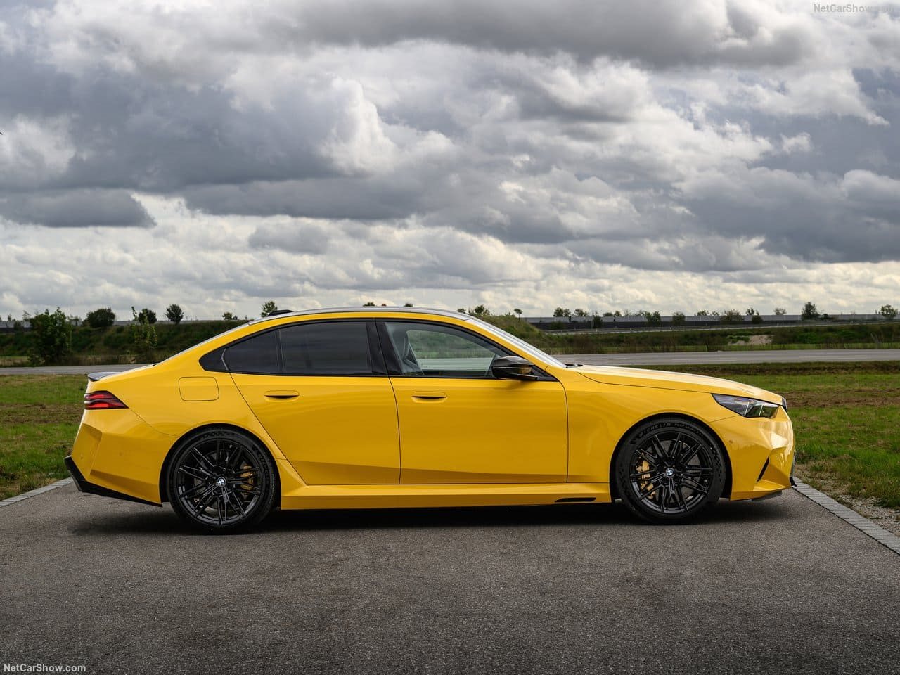 2025 - BMW M5 SEDAN SPEED YELLOW, foto 28