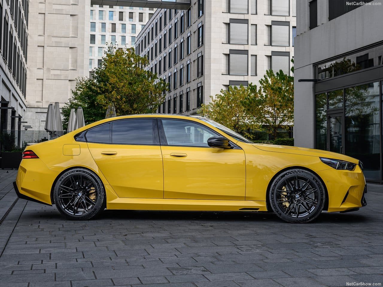 2025 - BMW M5 SEDAN SPEED YELLOW, foto 29