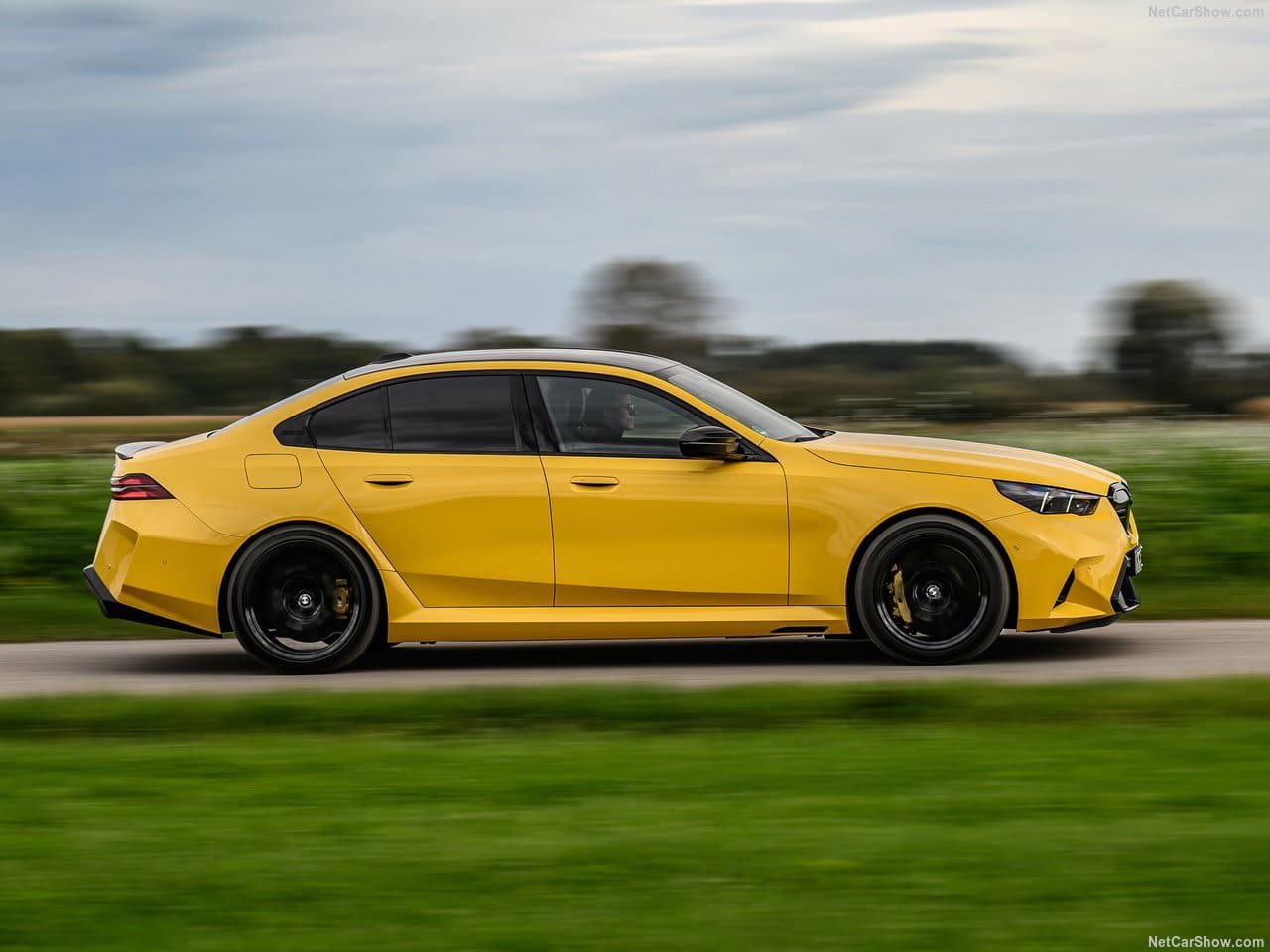 2025 - BMW M5 SEDAN SPEED YELLOW, foto 30