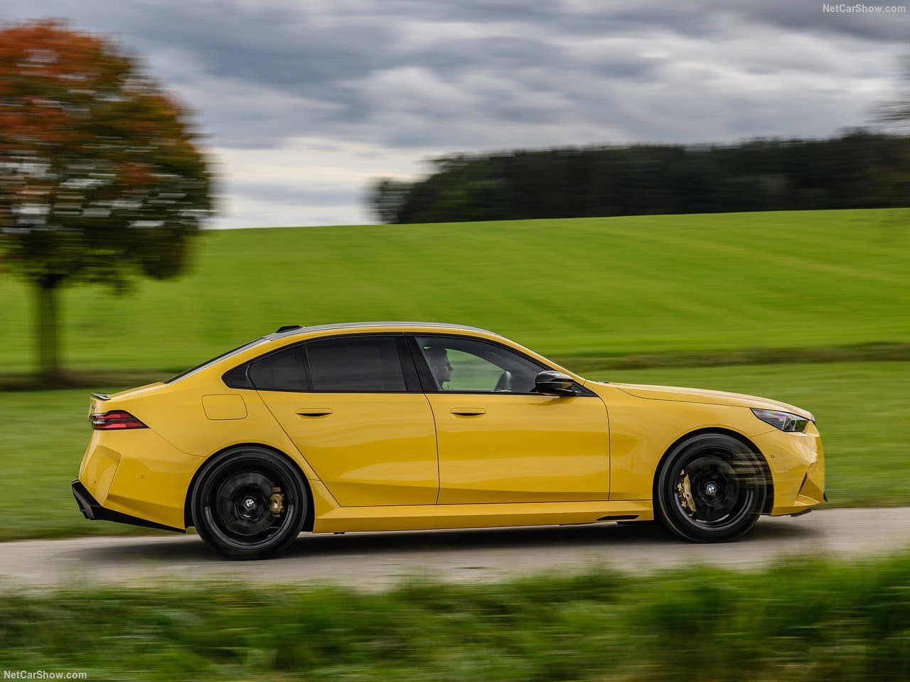 2025 - BMW M5 SEDAN SPEED YELLOW, foto 31