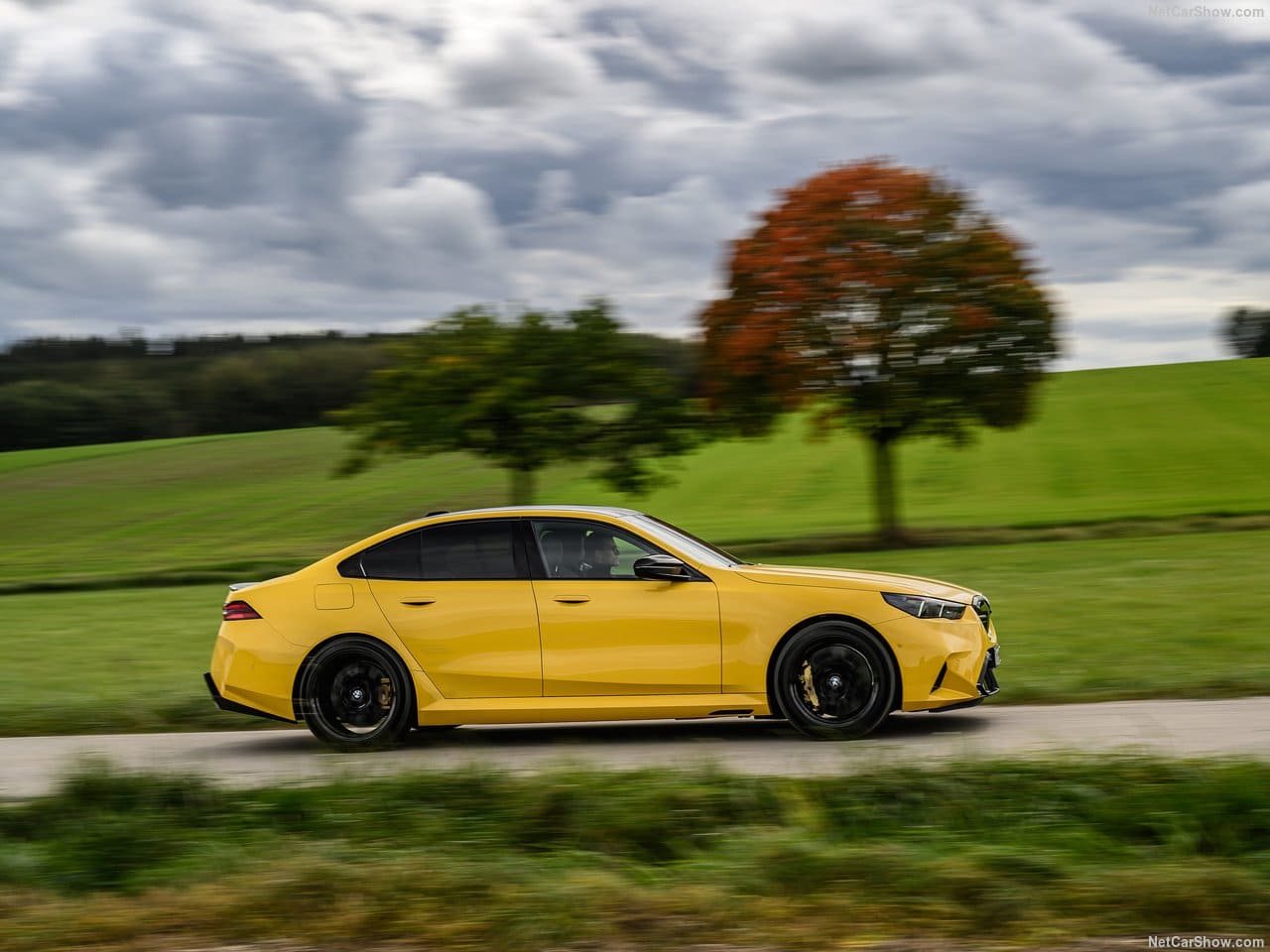 2025 - BMW M5 SEDAN SPEED YELLOW, foto 32