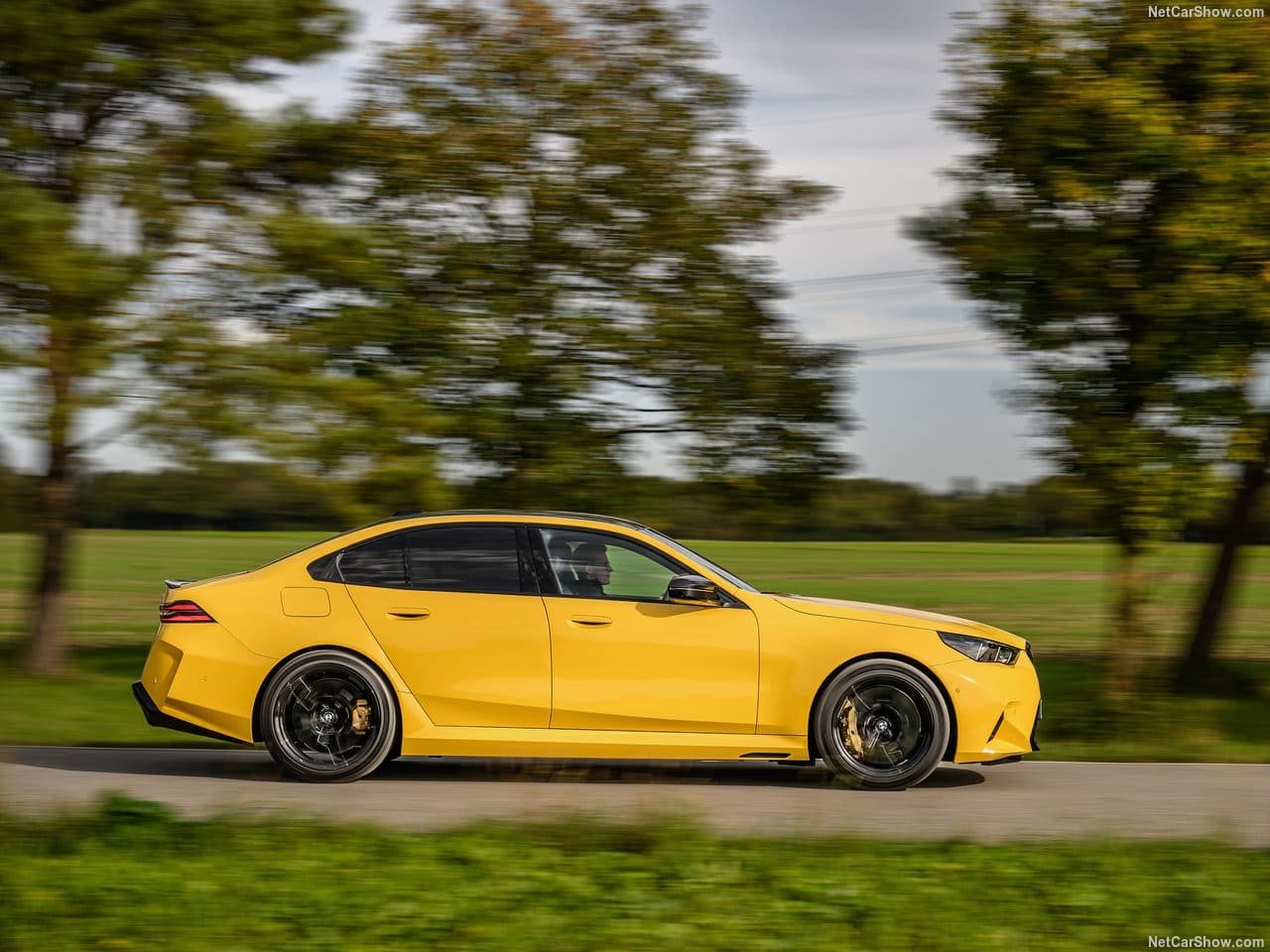 2025 - BMW M5 SEDAN SPEED YELLOW, foto 33