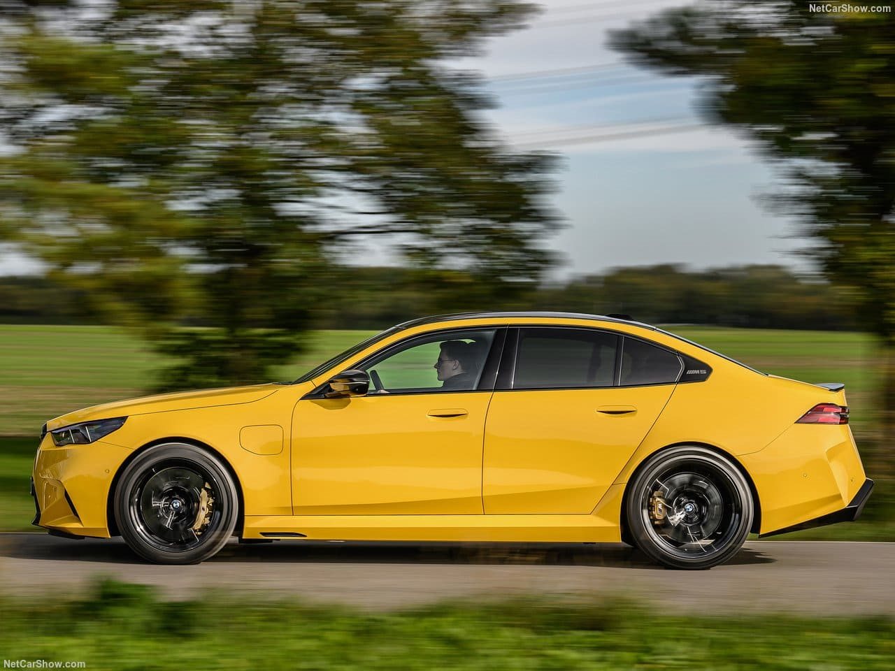 2025 - BMW M5 SEDAN SPEED YELLOW, foto 34