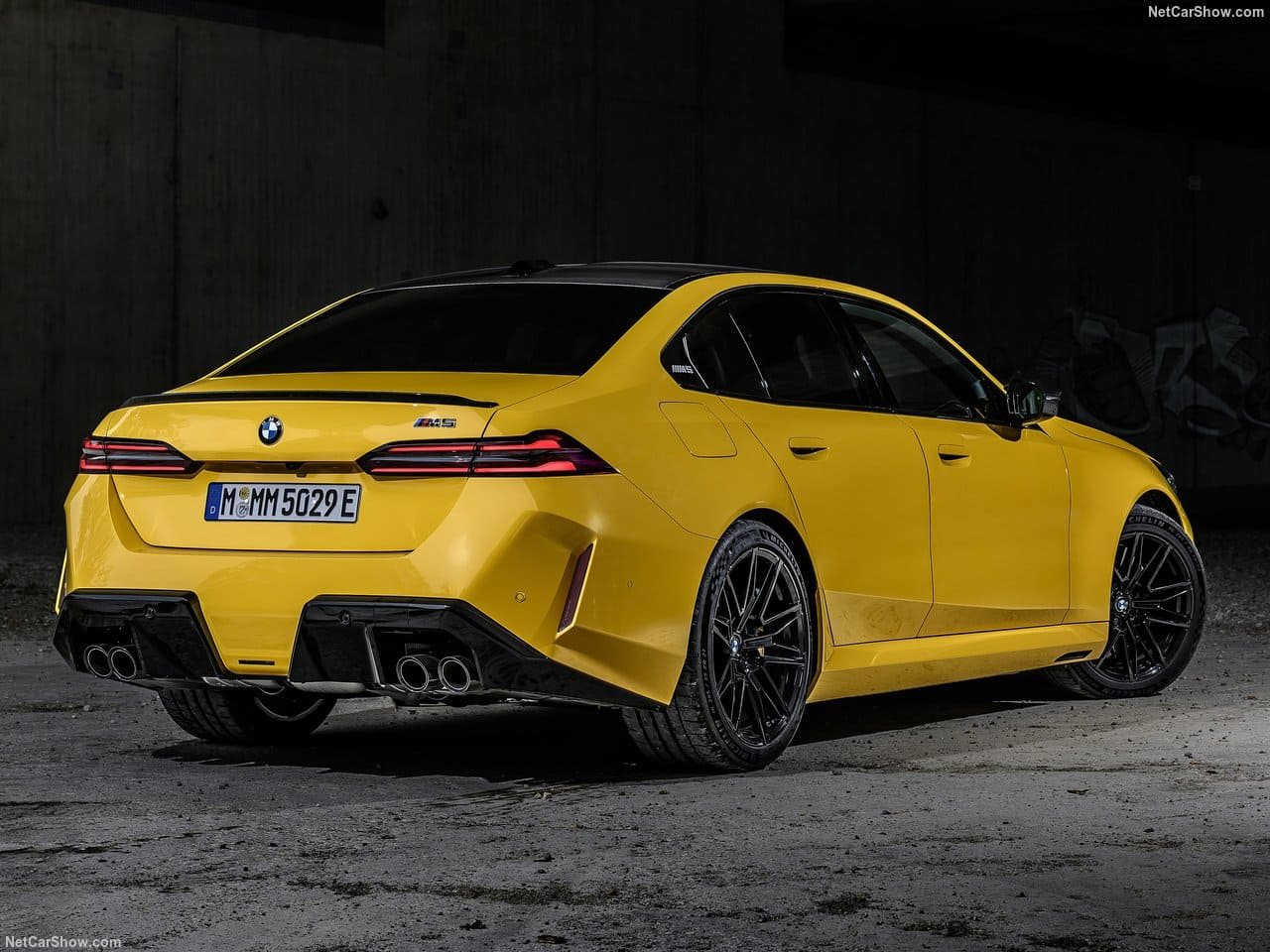 2025 - BMW M5 SEDAN SPEED YELLOW, foto 37