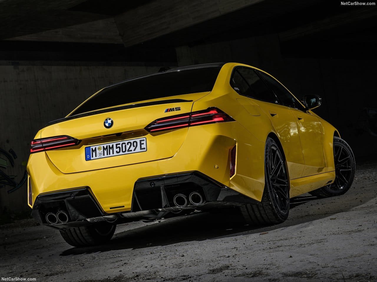 2025 - BMW M5 SEDAN SPEED YELLOW, foto 38