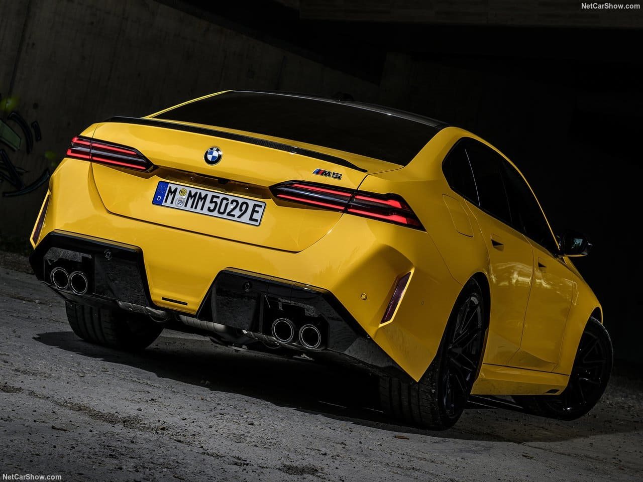 2025 - BMW M5 SEDAN SPEED YELLOW, foto 40