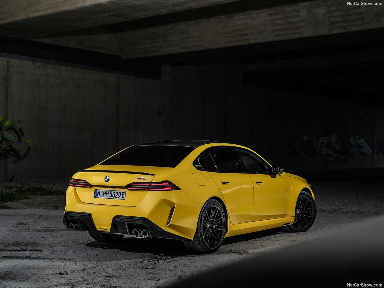 2025 - BMW M5 SEDAN SPEED YELLOW, foto 41