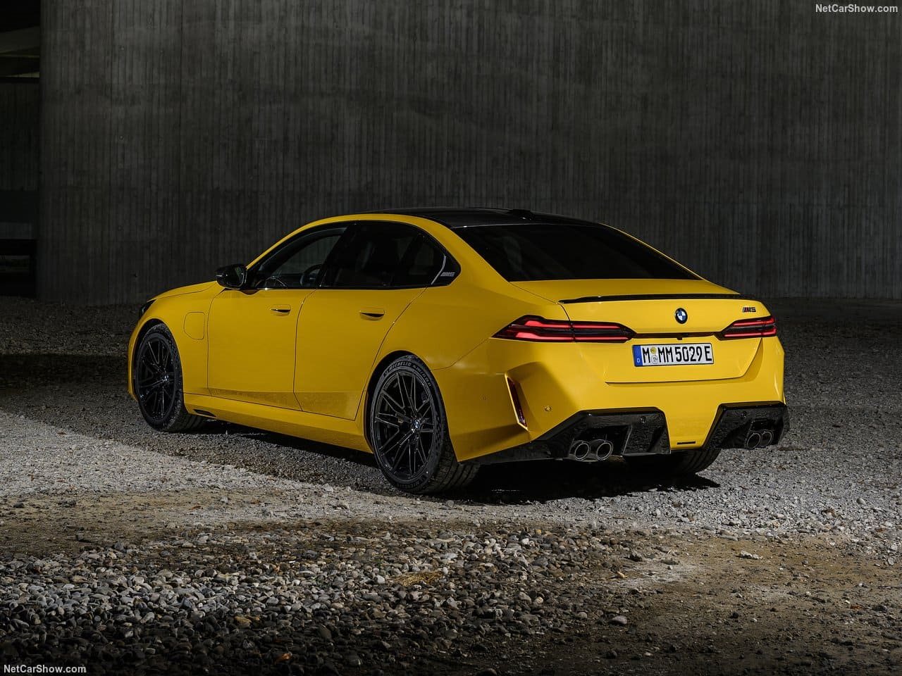 2025 - BMW M5 SEDAN SPEED YELLOW, foto 42