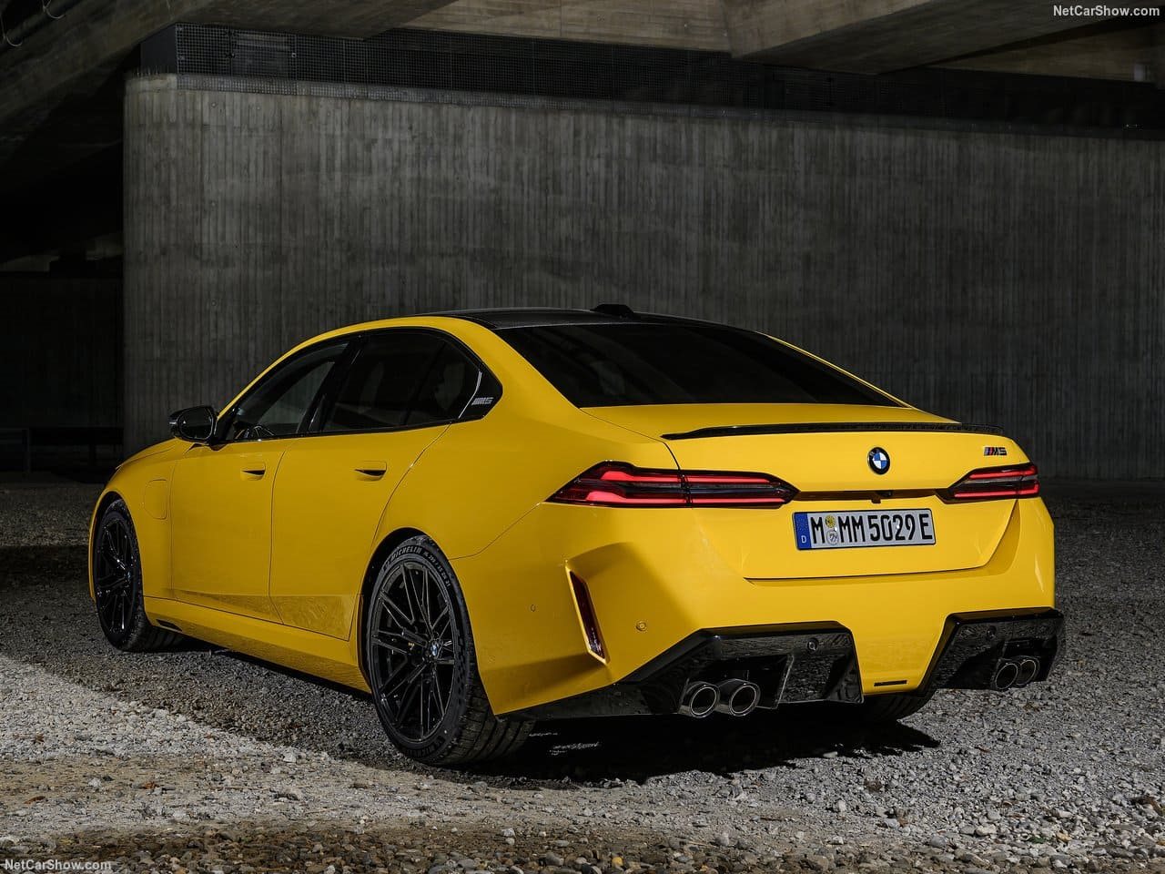 2025 - BMW M5 SEDAN SPEED YELLOW, foto 43