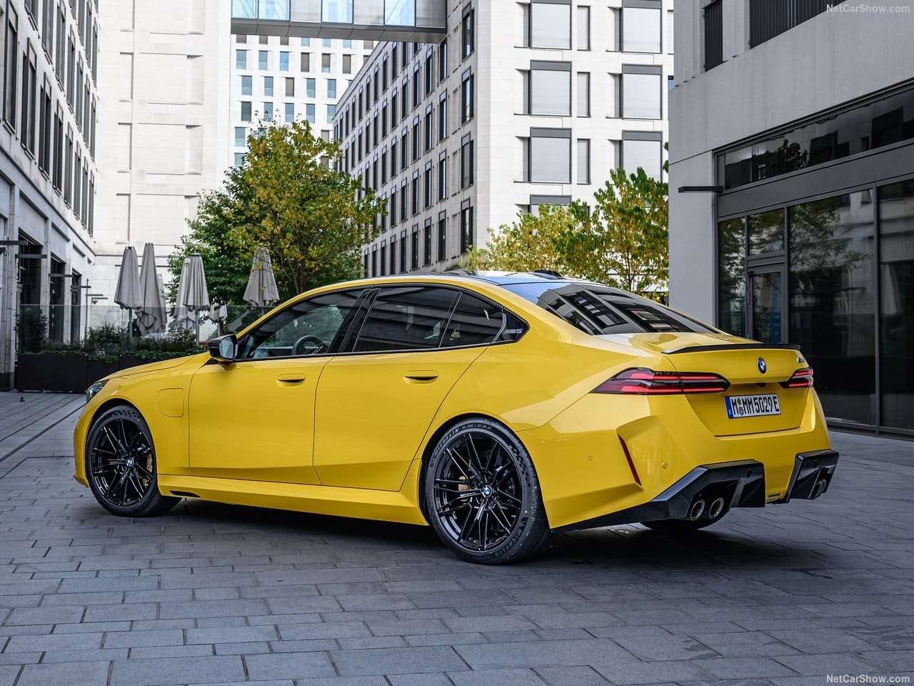 2025 - BMW M5 SEDAN SPEED YELLOW, foto 44