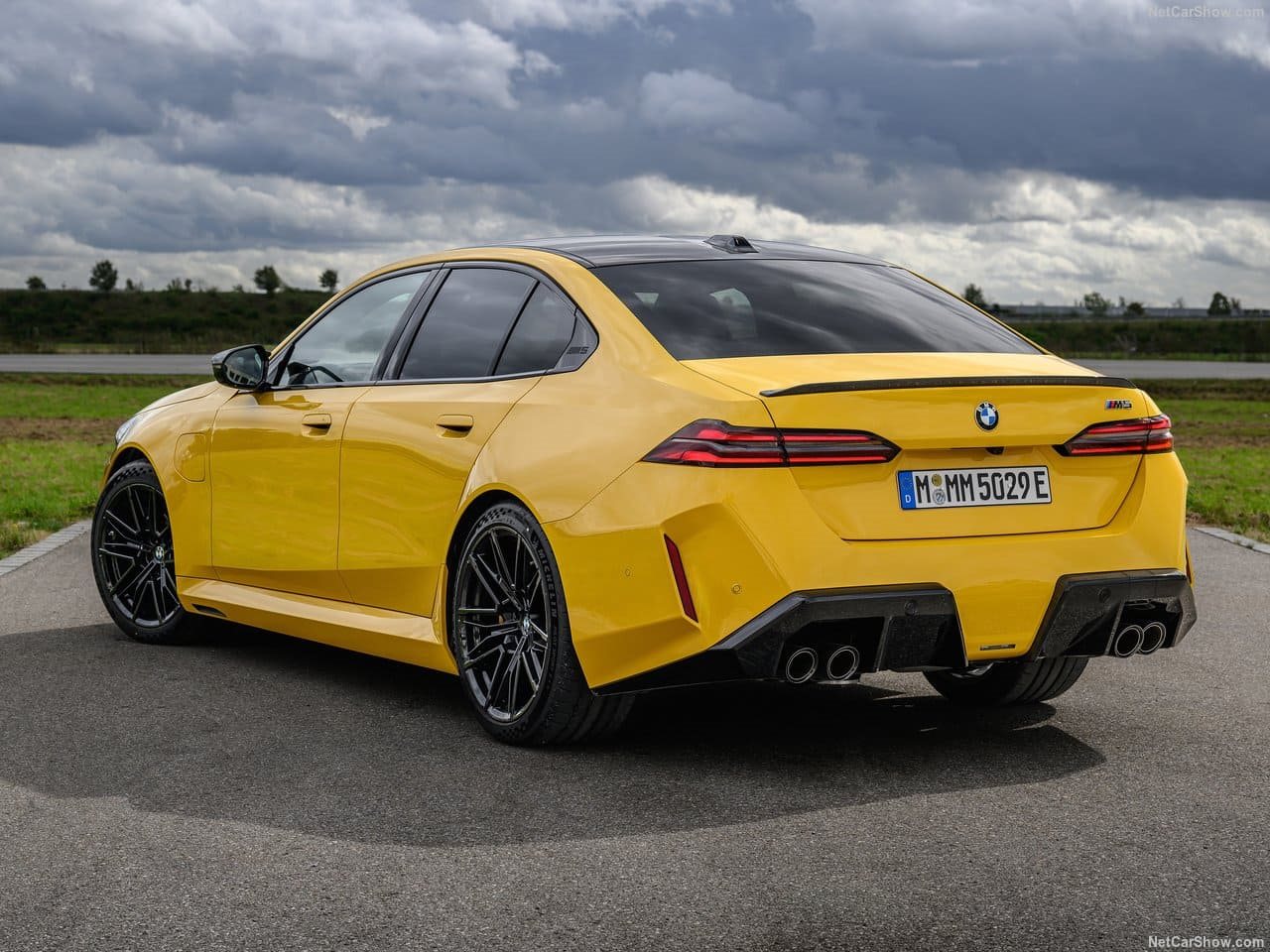 2025 - BMW M5 SEDAN SPEED YELLOW, foto 45