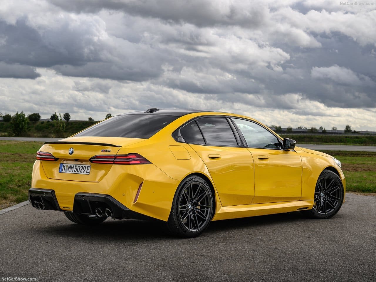 2025 - BMW M5 SEDAN SPEED YELLOW, foto 46