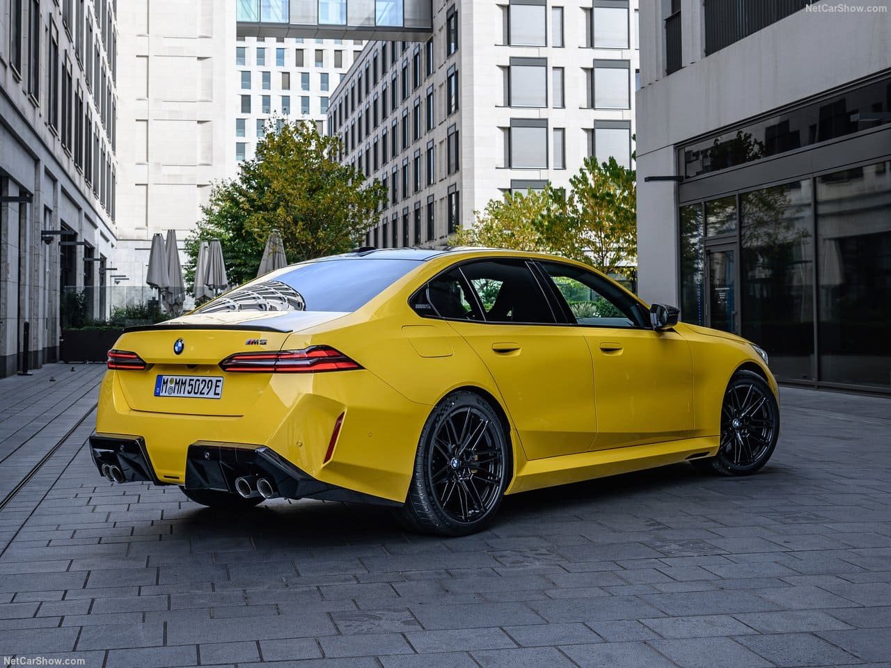 2025 - BMW M5 SEDAN SPEED YELLOW, foto 47