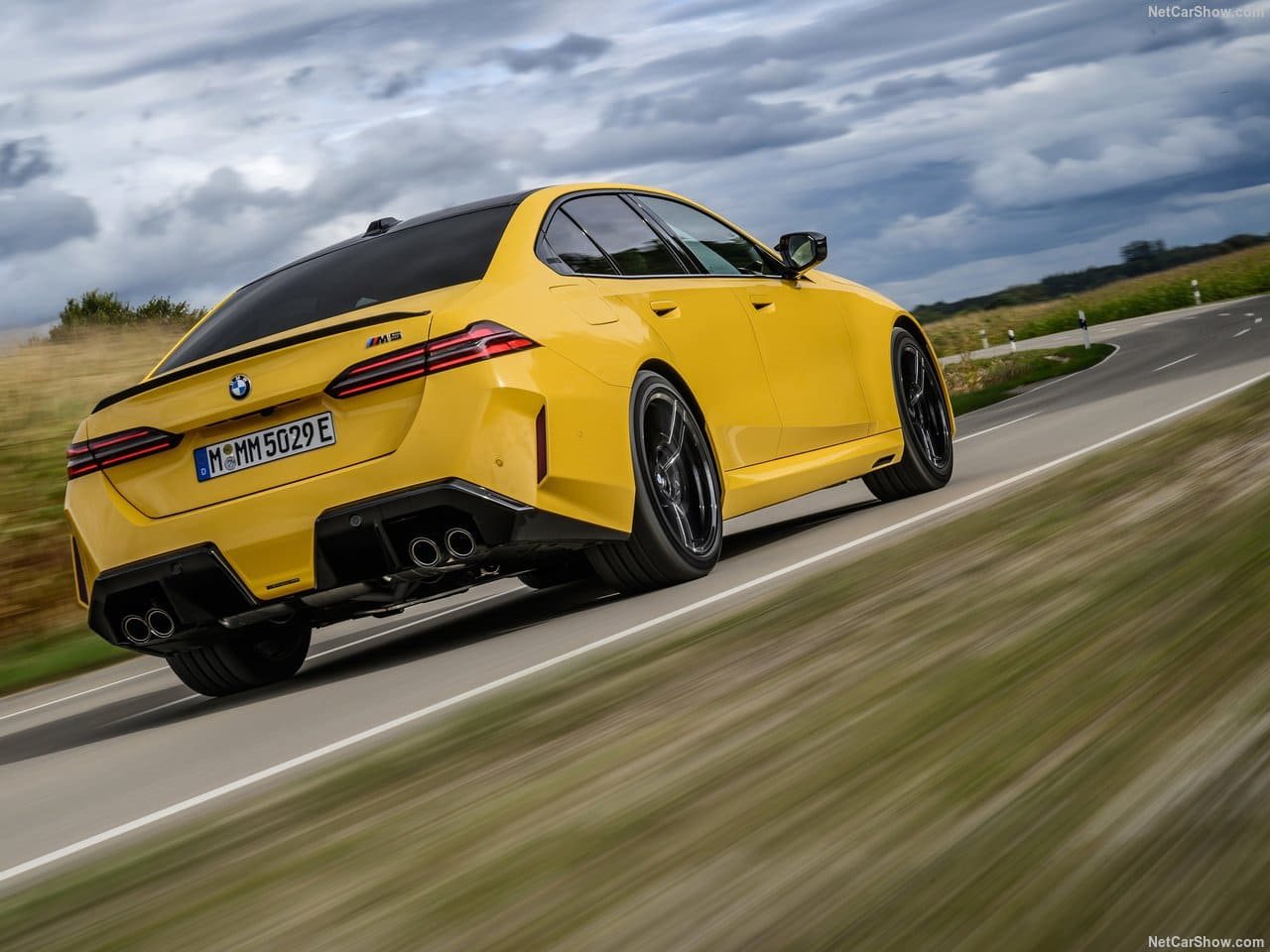 2025 - BMW M5 SEDAN SPEED YELLOW, foto 50