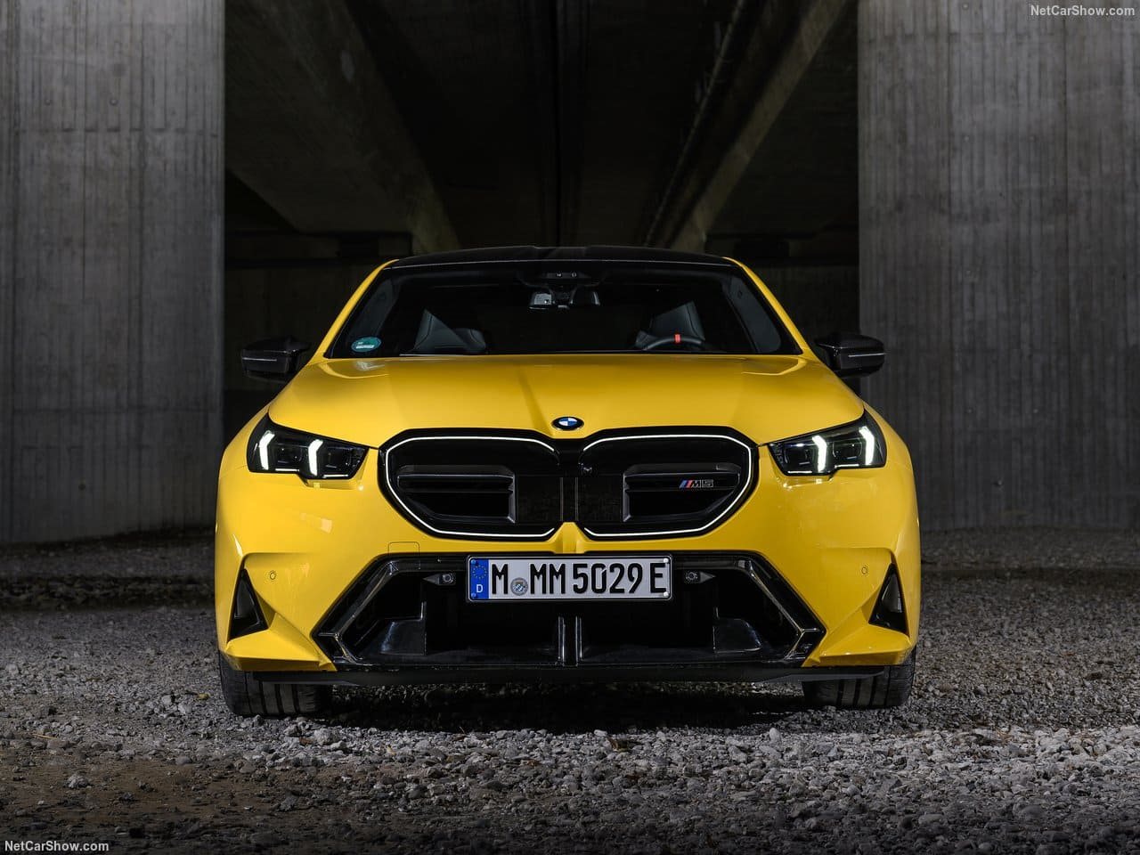 2025 - BMW M5 SEDAN SPEED YELLOW, foto 54