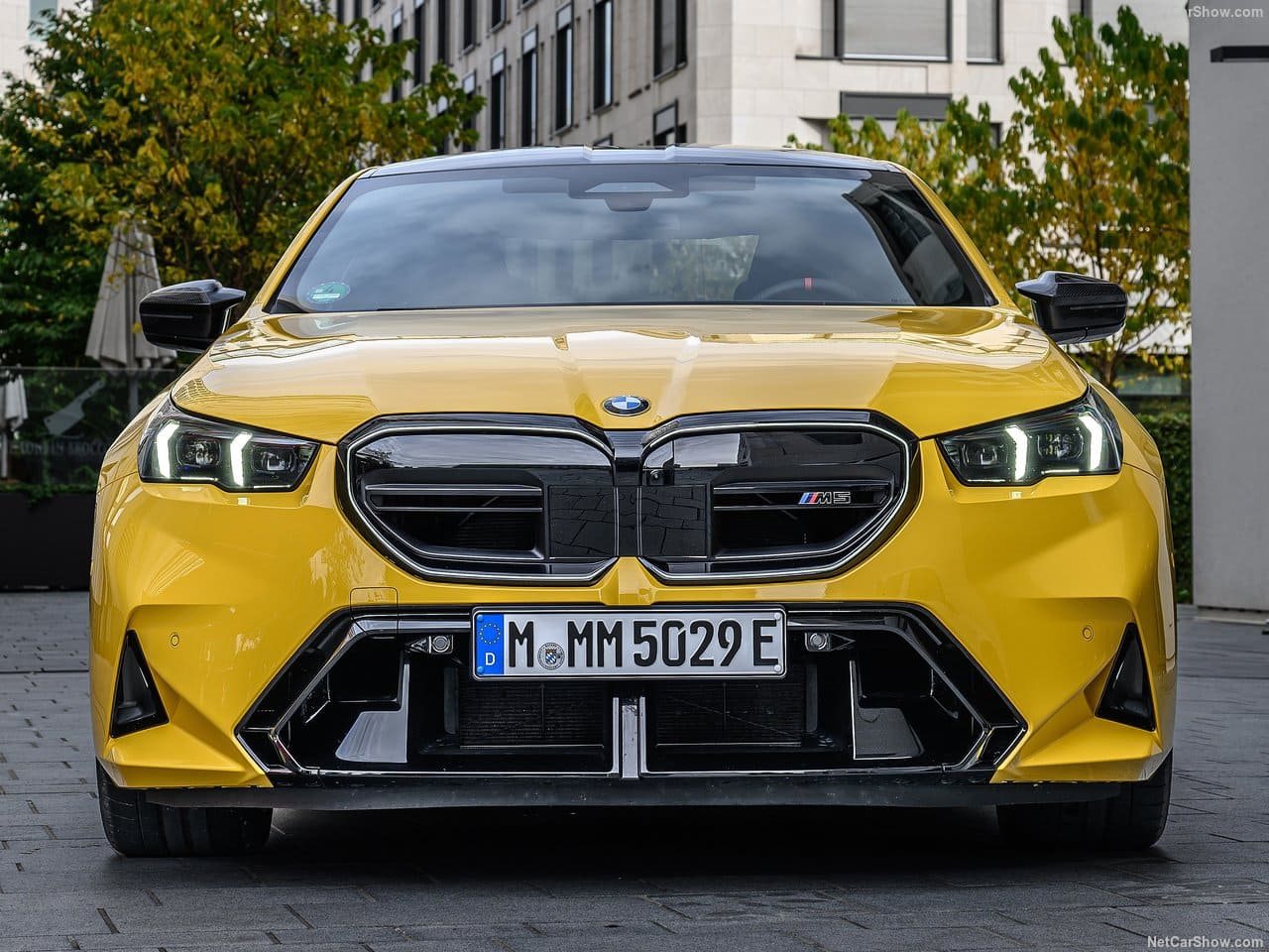 2025 - BMW M5 SEDAN SPEED YELLOW, foto 55