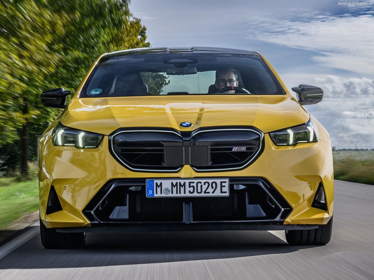 2025 - BMW M5 SEDAN SPEED YELLOW, foto 56
