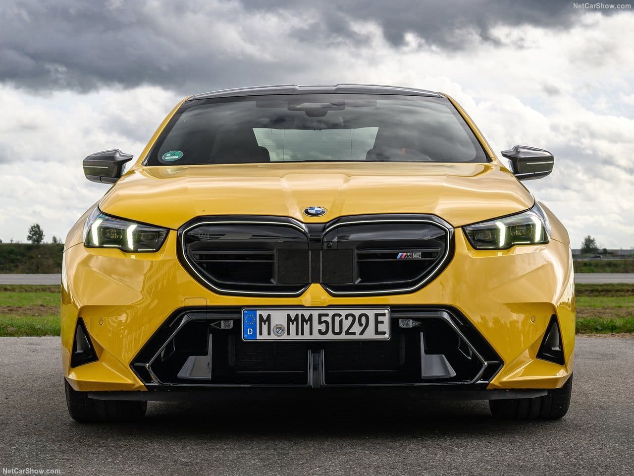2025 - BMW M5 SEDAN SPEED YELLOW, foto 57