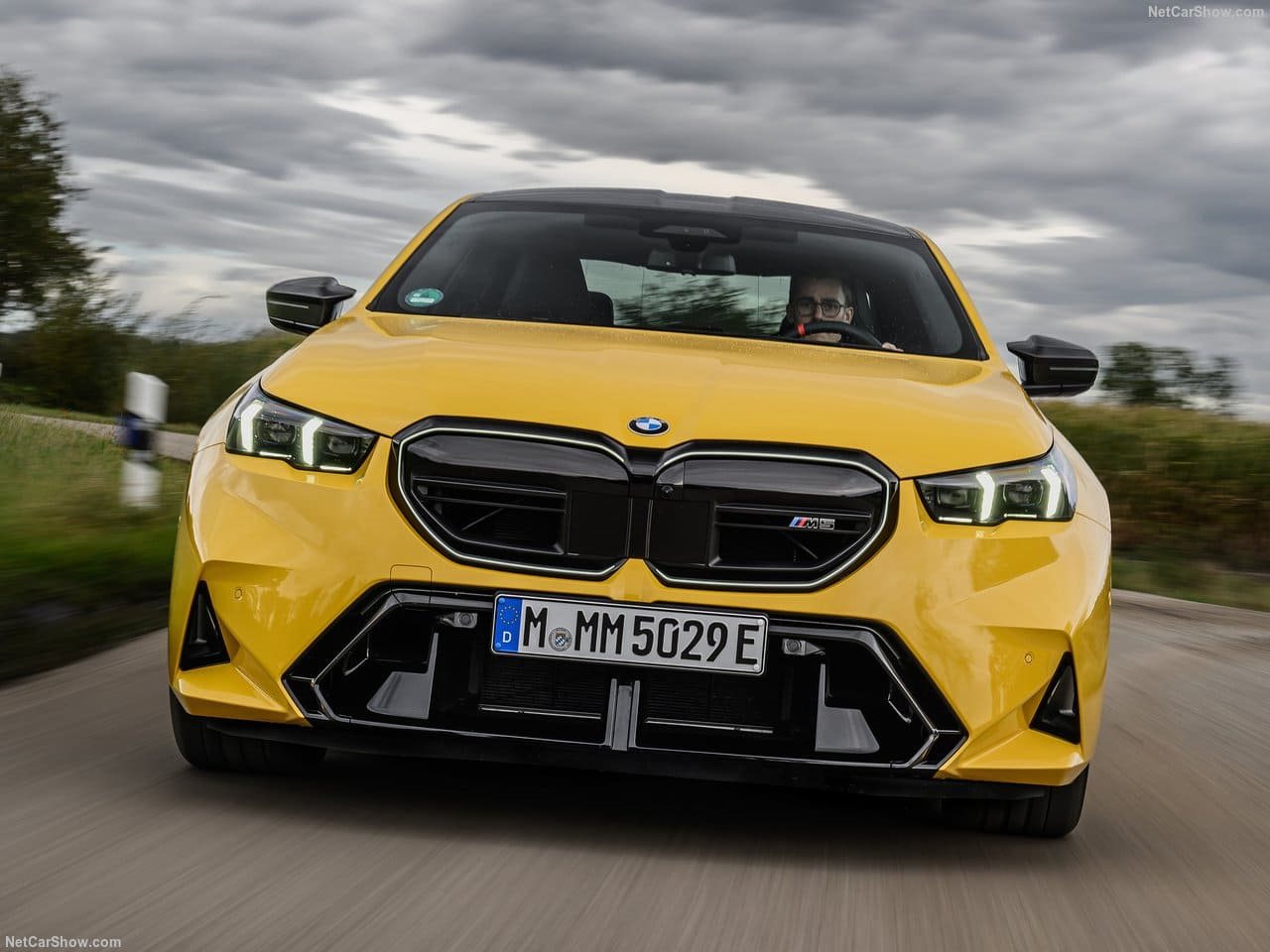 2025 - BMW M5 SEDAN SPEED YELLOW, foto 58