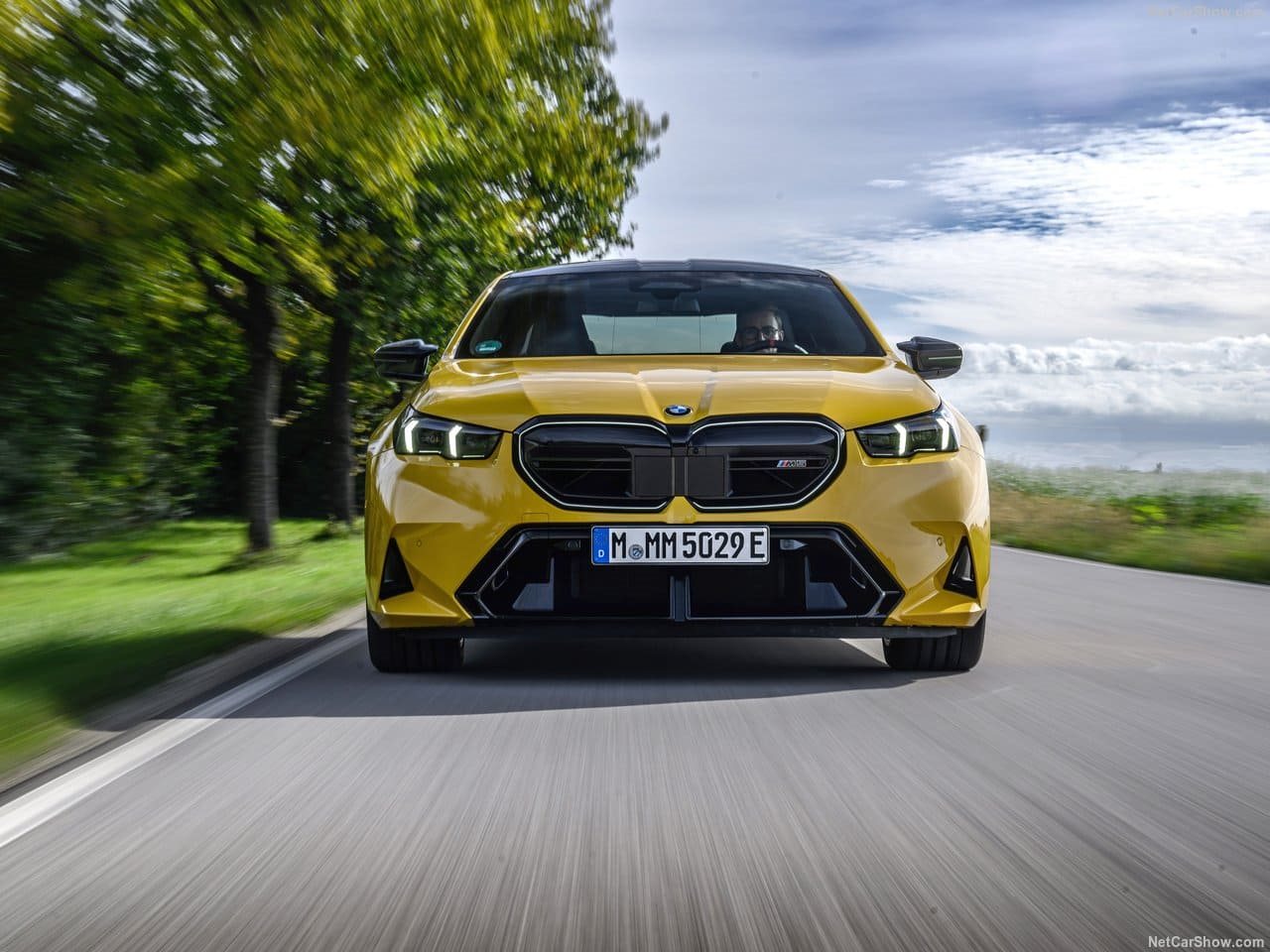 2025 - BMW M5 SEDAN SPEED YELLOW, foto 59