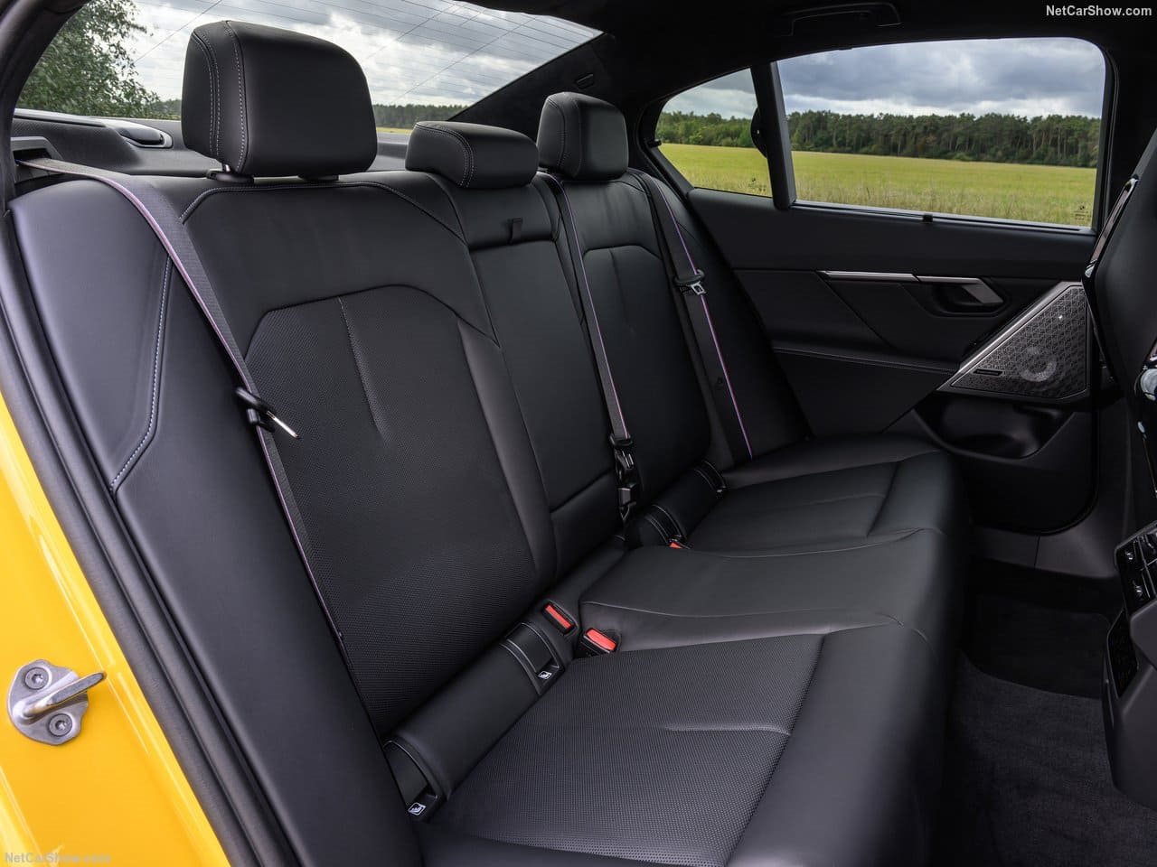 2025 - BMW M5 SEDAN SPEED YELLOW, foto 73
