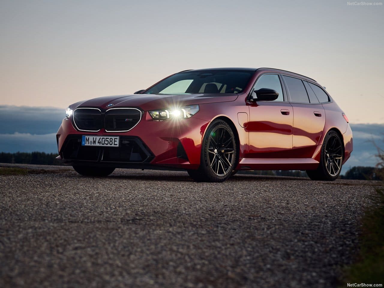 2025 - BMW M5 TOURING DRAGON FIRE RED, foto 1