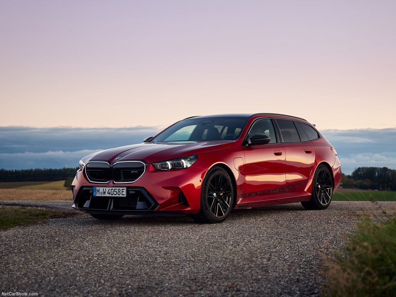 2025 - BMW M5 TOURING DRAGON FIRE RED, foto 3