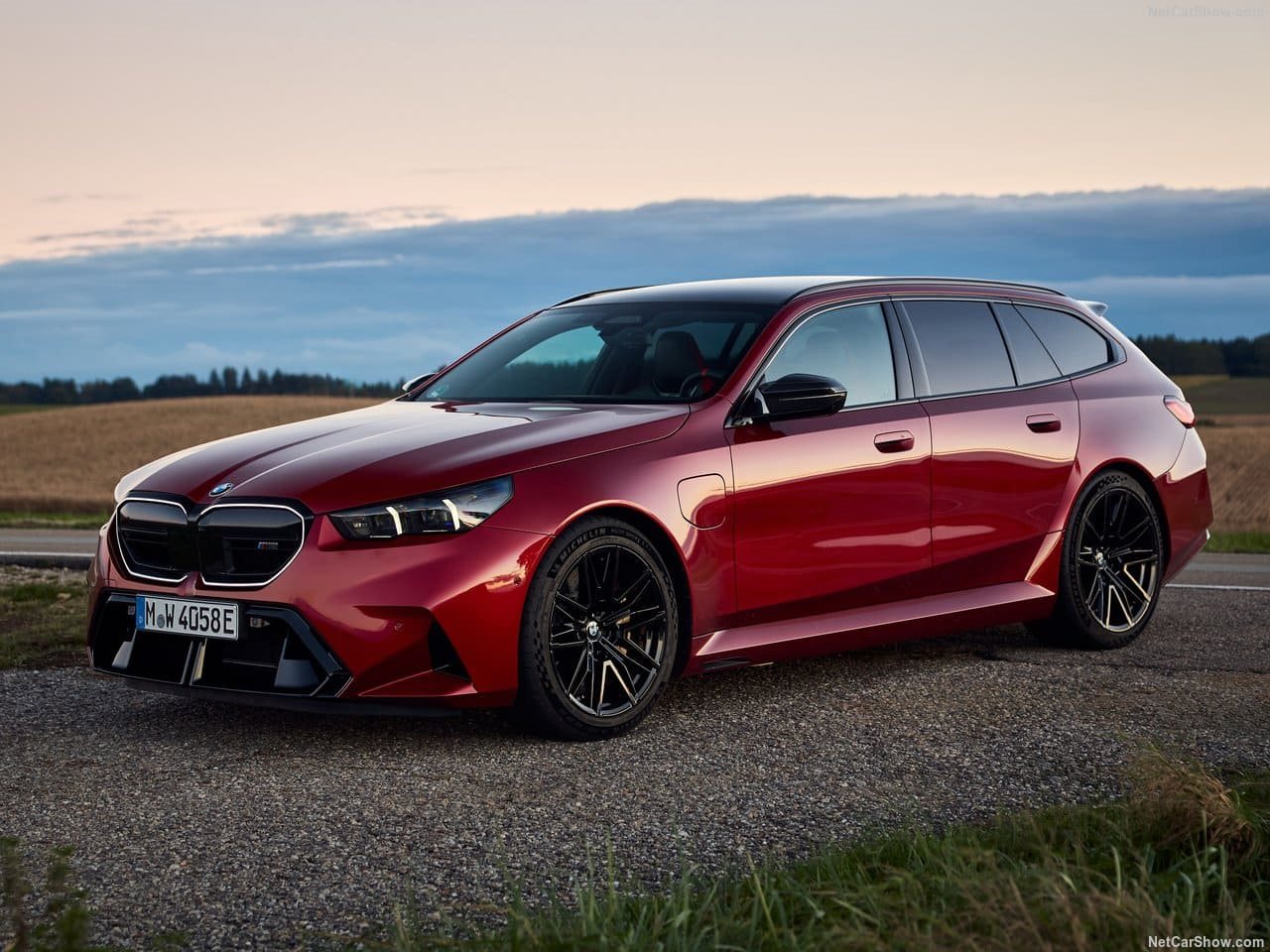 2025 - BMW M5 TOURING DRAGON FIRE RED, foto 4