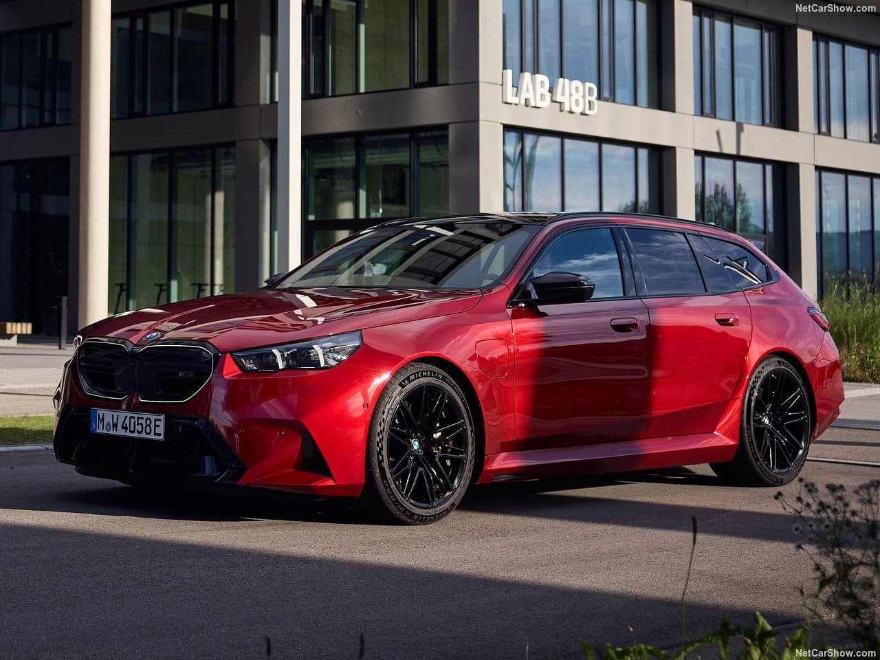 2025 - BMW M5 TOURING DRAGON FIRE RED, foto 6