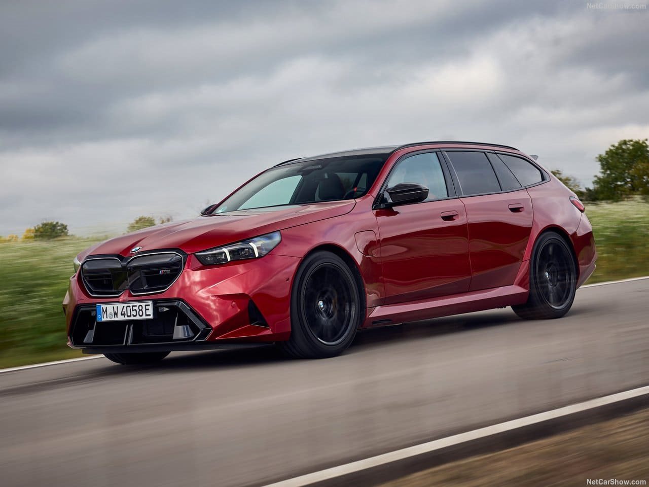 2025 - BMW M5 TOURING DRAGON FIRE RED, foto 24