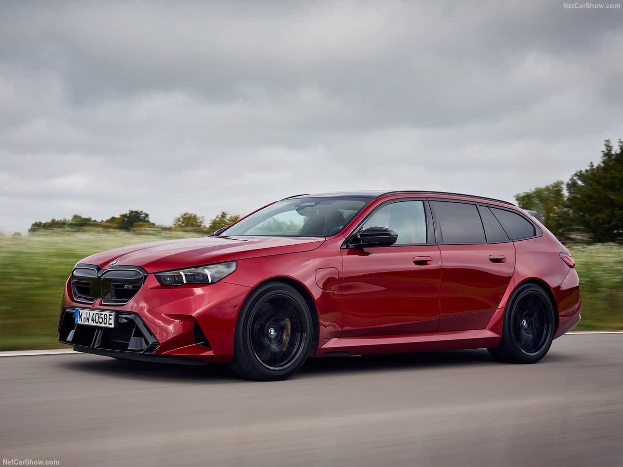 2025 - BMW M5 TOURING DRAGON FIRE RED, foto 25
