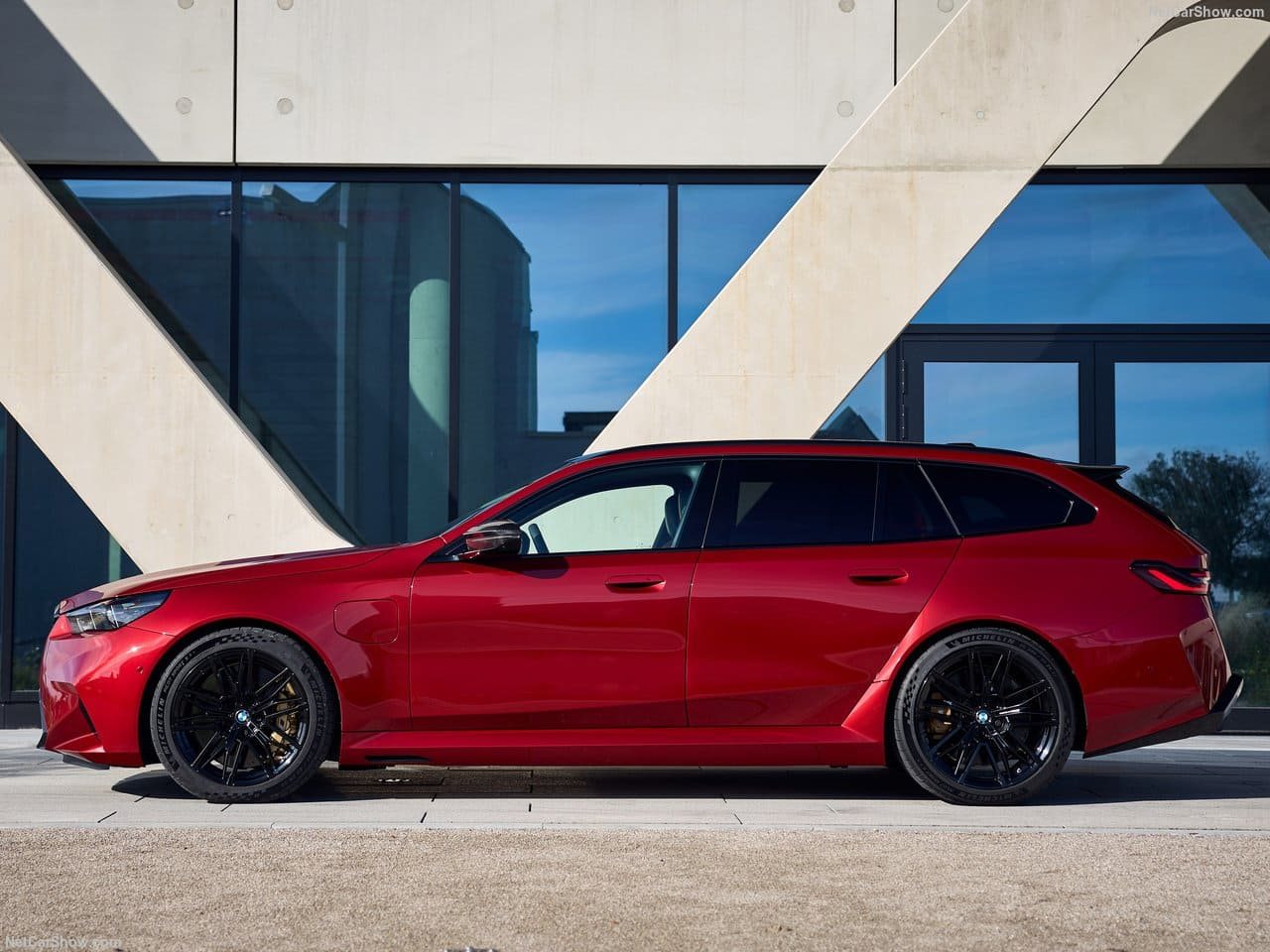 2025 - BMW M5 TOURING DRAGON FIRE RED, foto 29