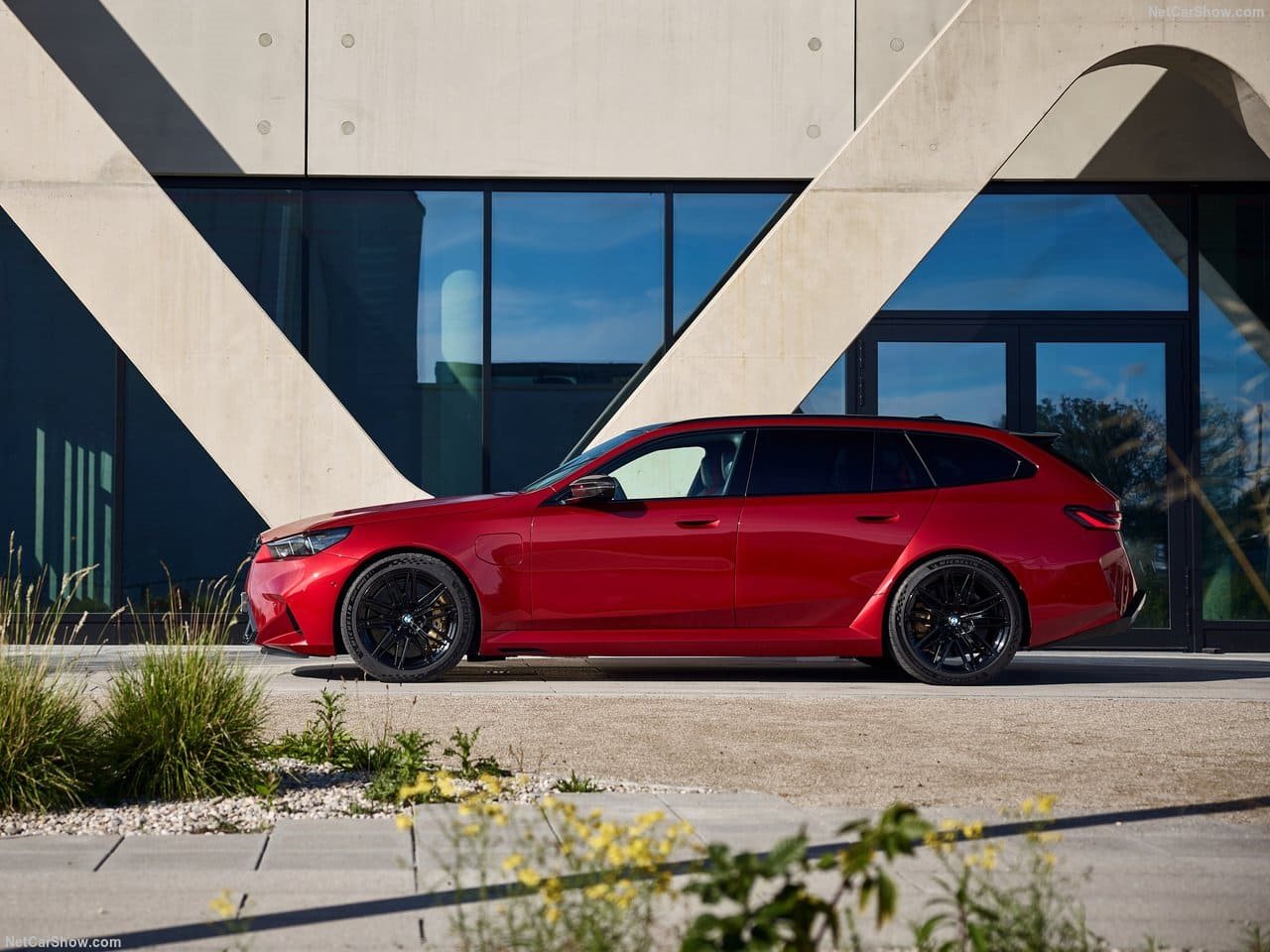 2025 - BMW M5 TOURING DRAGON FIRE RED, foto 30
