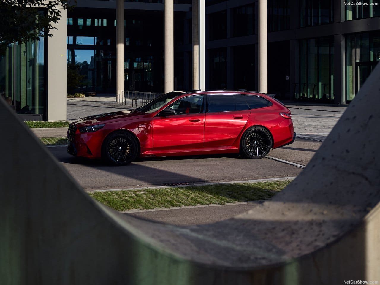 2025 - BMW M5 TOURING DRAGON FIRE RED, foto 31