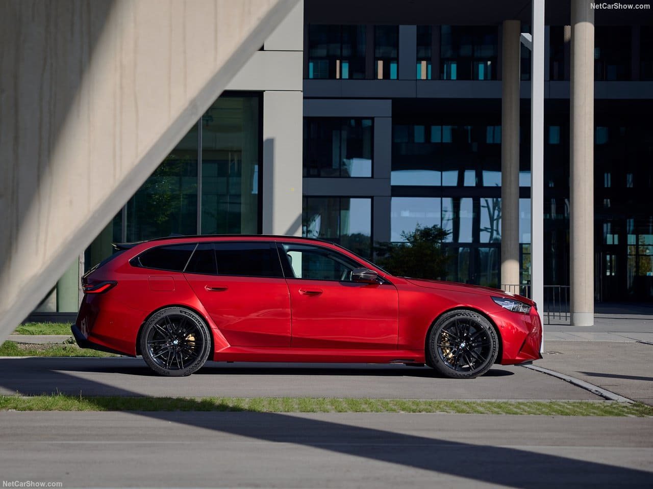 2025 - BMW M5 TOURING DRAGON FIRE RED, foto 32