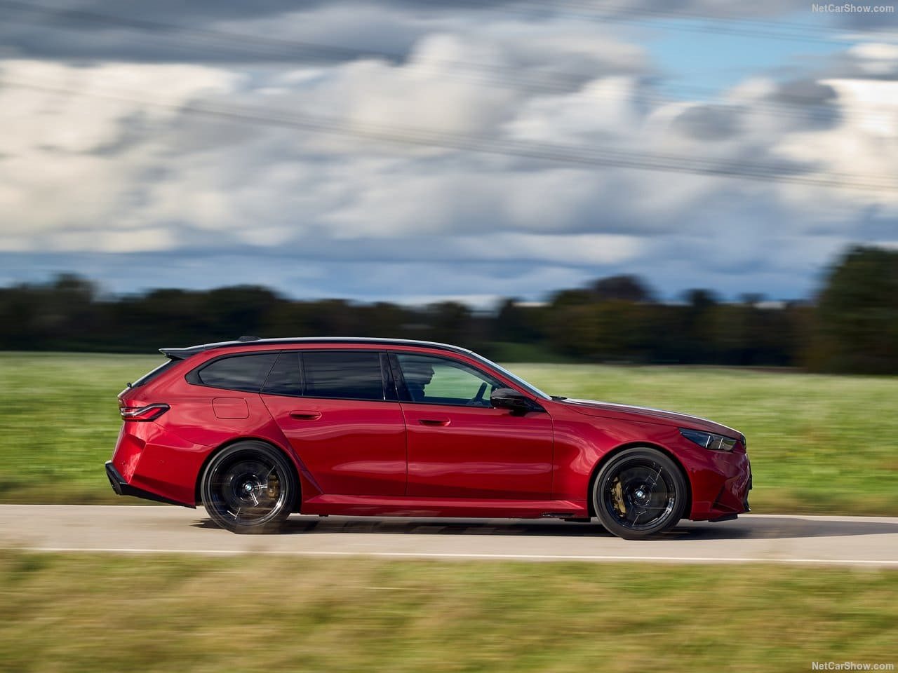 2025 - BMW M5 TOURING DRAGON FIRE RED, foto 33