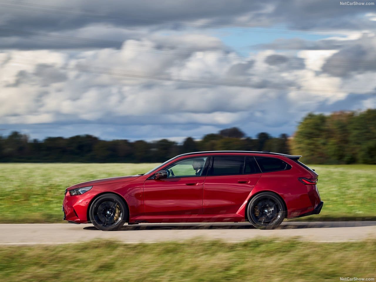 2025 - BMW M5 TOURING DRAGON FIRE RED, foto 34