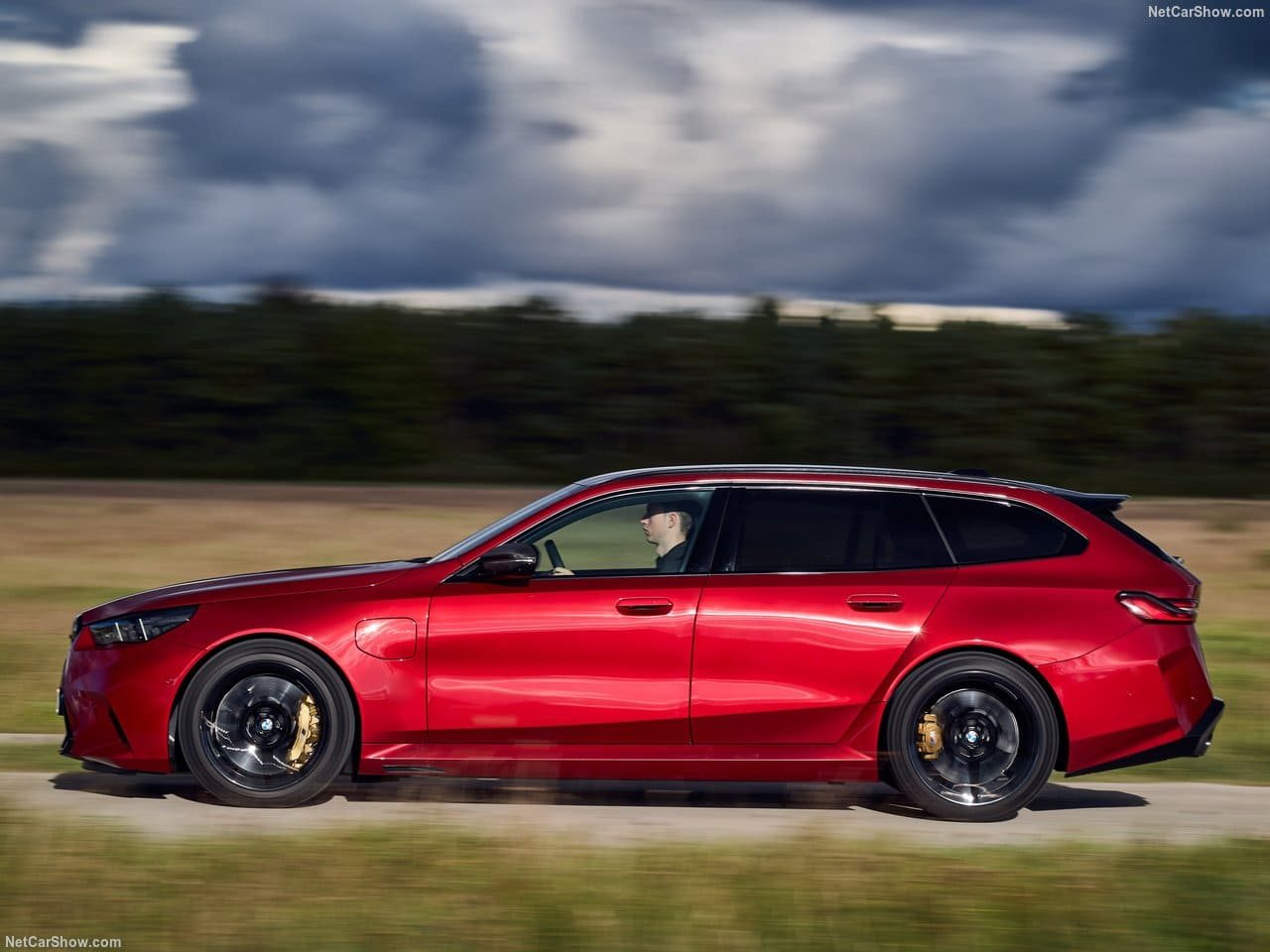 2025 - BMW M5 TOURING DRAGON FIRE RED, foto 36