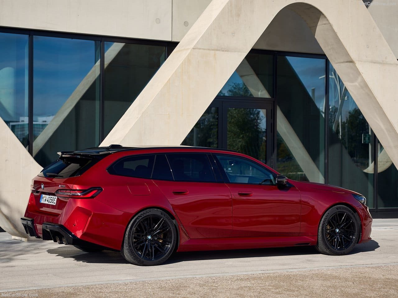 2025 - BMW M5 TOURING DRAGON FIRE RED, foto 38
