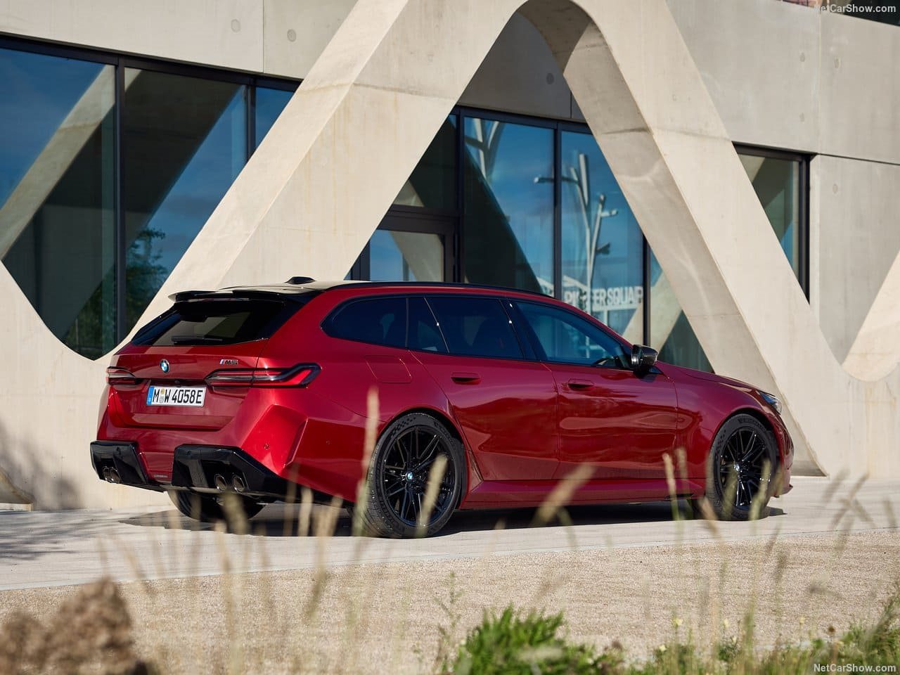 2025 - BMW M5 TOURING DRAGON FIRE RED, foto 39
